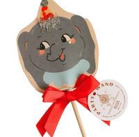 paper vintage style wand decor