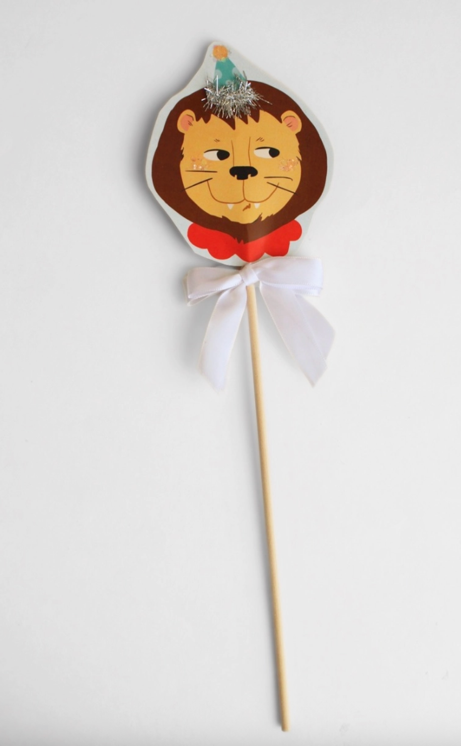 paper vintage style wand decor